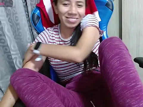 Snapshot of Danielagomez33 chatting on 14, 4, 2026 Danielagomez33 online show from 14, 4, 2026