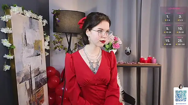 OdiliaHartnell online show from 14, 2, 2025