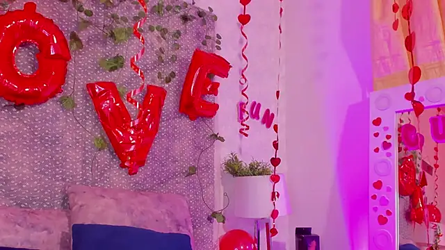 Snapshot of VeronicaOlson_ chatting on 15, 2, 2025 VeronicaOlson online show from 15, 2, 2025