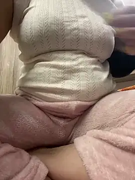 Snapshot of Red-Magic-25 chatting on 4, 2, 2025 Red-Magic-25 online show from 4, 2, 2025