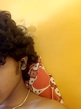 Snapshot of CosmicEmuu chatting on 14, 2, 2025 CosmicEmuu online show from 14, 2, 2025