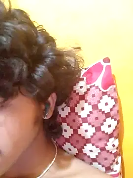 Snapshot of CosmicEmuu chatting on 17, 2, 2025 CosmicEmuu online show from 17, 2, 2025