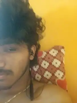 Snapshot of CosmicEmuu chatting on 16, 11, 2025 CosmicEmuu online show from 16, 11, 2025