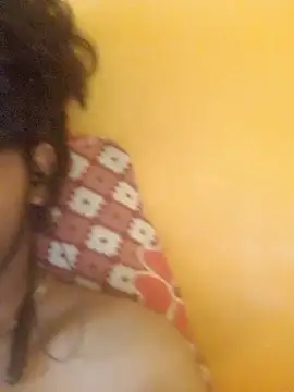 Snapshot of CosmicEmuu chatting on 21, 11, 2025 CosmicEmuu online show from 21, 11, 2025