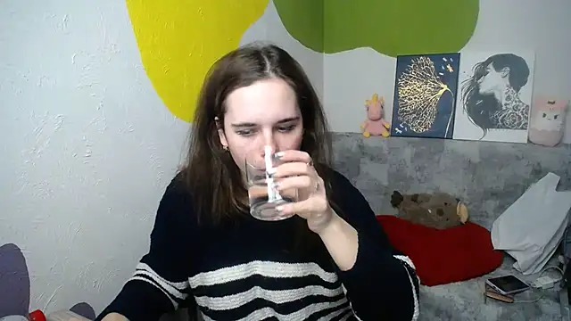 mini girly online show from 8, 1, 2025