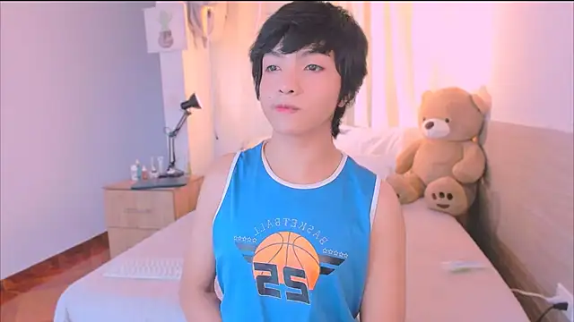 AllanYong18 online show from 12, 10, 2025