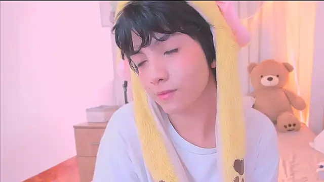 AllanYong18 online show from 21, 12, 2025