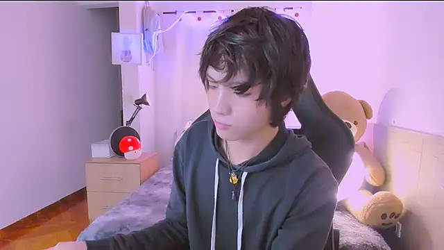 AllanYong18 online show from 17, 4, 2026