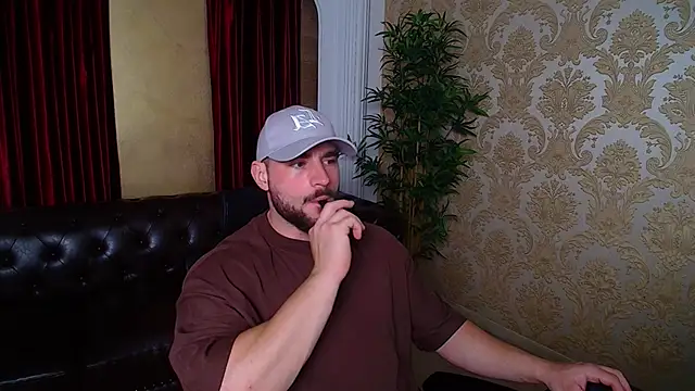 Snapshot of AdamJamesonn chatting on 22, 11, 2025 AdamJamesonn online show from 22, 11, 2025