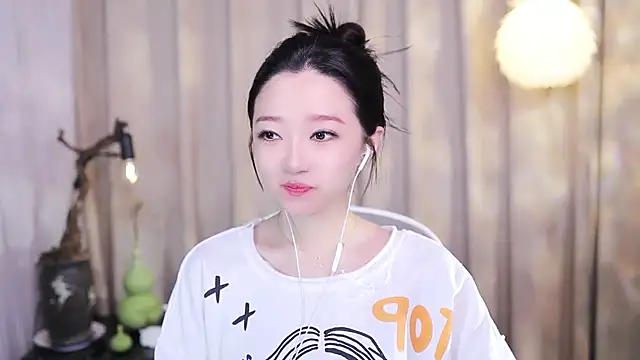 Snapshot of Zoe-99 chatting on 3, 11, 2025 Zoe-99 online show from 3, 11, 2025