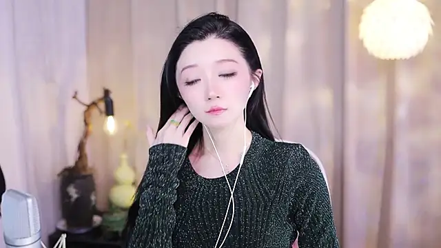 Snapshot of Zoe-99 chatting on 5, 2, 2026 Zoe-99 online show from 5, 2, 2026