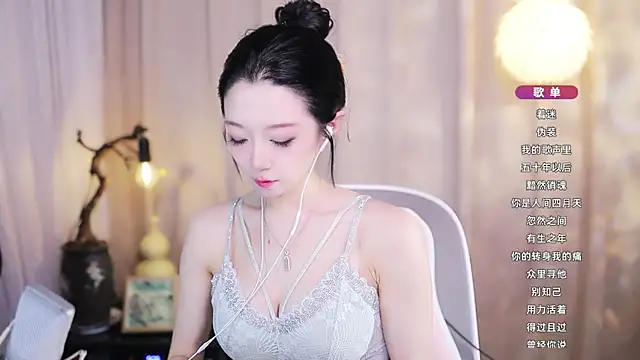 Snapshot of Zoe-99 chatting on 17, 5, 2026 Zoe-99 online show from 17, 5, 2026