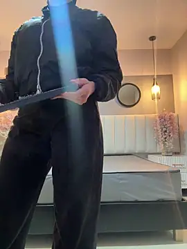 chelsea bolton  online show from 15, 4, 2026