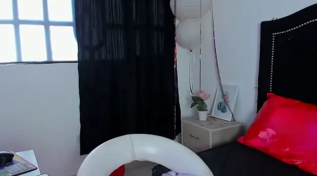 Cleo Hott online show from 25, 2, 2025