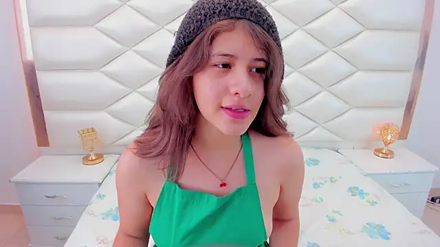 Snapshot of MiaQueen021 chatting on 27, 1, 2025 MiaQueen021 online show from 27, 1, 2025