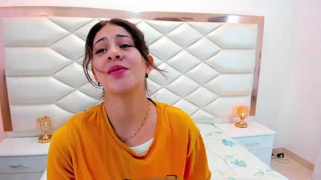 Snapshot of MiaQueen021 chatting on 28, 1, 2025 MiaQueen021 online show from 28, 1, 2025