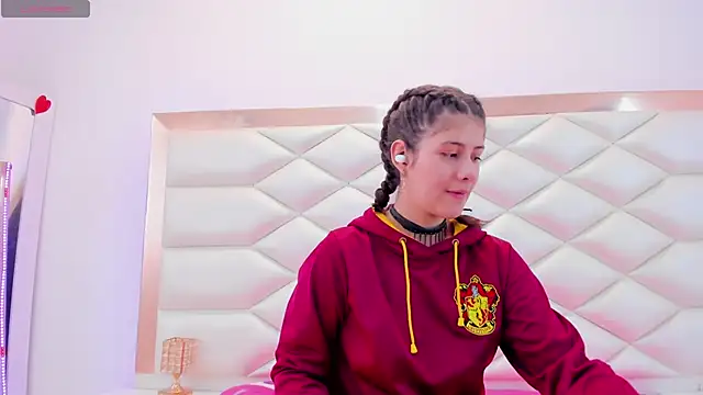 Snapshot of MiaQueen021 chatting on 6, 3, 2025 MiaQueen021 online show from 6, 3, 2025