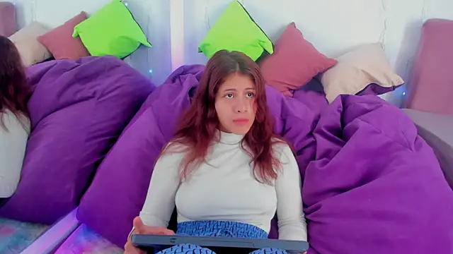 Snapshot of MiaQueen021 chatting on 26, 9, 2025 MiaQueen021 online show from 26, 9, 2025