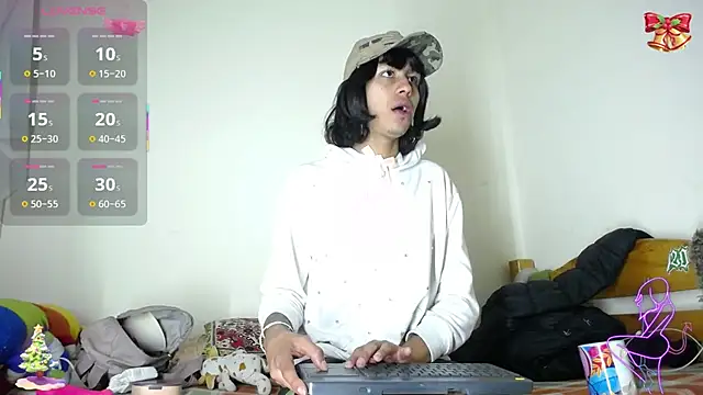 Snapshot of boysLittle chatting on 19, 12, 2025 boysLittle online show from 19, 12, 2025