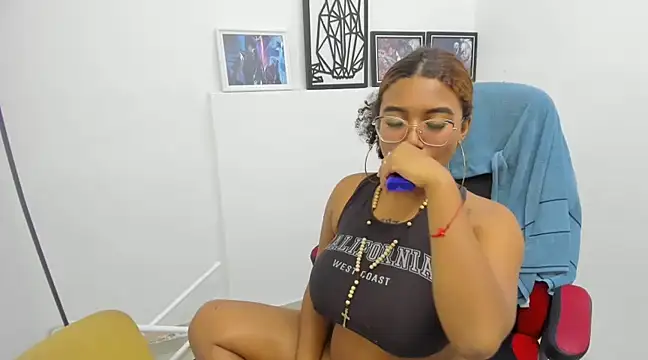 Snapshot of Sofia_Boobs19 chatting on 14, 1, 2025 Sofia Boobs19 online show from 14, 1, 2025