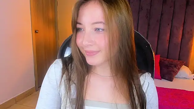 Dahlia Rousse online show from 18, 11, 2025