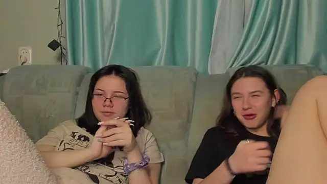 Snapshot of honey_love_honeyy chatting on 17, 1, 2025 honey love honeyy online show from 17, 1, 2025