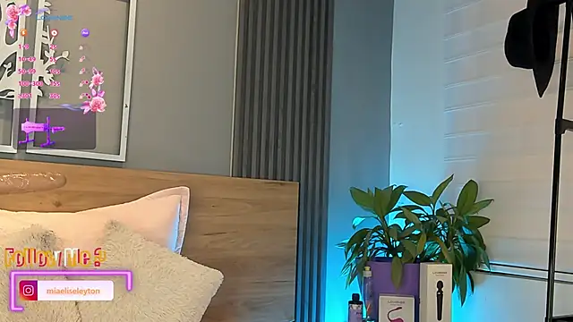 Snapshot of Elise-Leyton chatting on 4, 6, 2026 Elise-Leyton online show from 4, 6, 2026