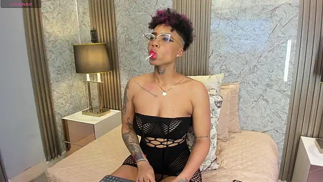 Snapshot of LuciaWallace chatting on 27, 6, 2026 LuciaWallace online show from 27, 6, 2026