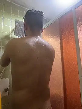 Snapshot of leonardohot1987 chatting on 26, 11, 2025 leonardohot1987 online show from 26, 11, 2025