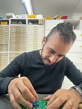 Snapshot of leonardohot1987 chatting on 4, 12, 2025 leonardohot1987 online show from 4, 12, 2025