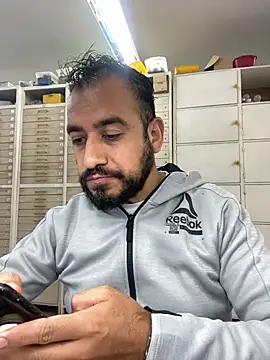 Snapshot of leonardohot1987 chatting on 7, 4, 2026 leonardohot1987 online show from 7, 4, 2026