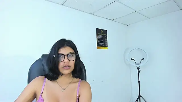 Salmaportman69 online show from 17, 10, 2025