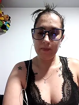 Snapshot of CHARLOTTE_1711 chatting on 4, 11, 2025 CHARLOTTE 1711 online show from 4, 11, 2025