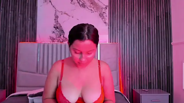 Thaliiajones online show from 19, 1, 2025