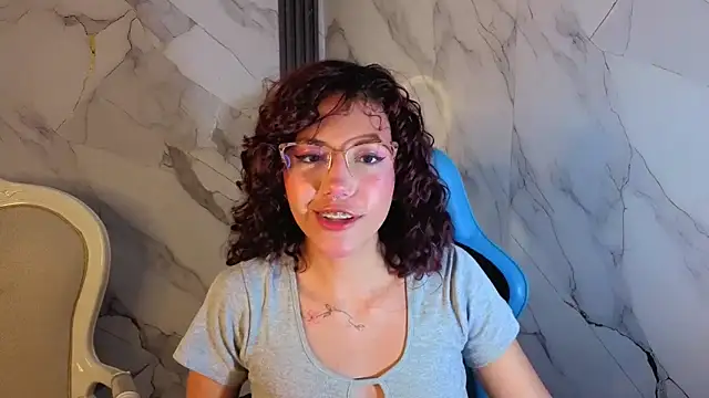 Snapshot of zoe_ch_ chatting on 4, 6, 2026 zoe ch online show from 4, 6, 2026