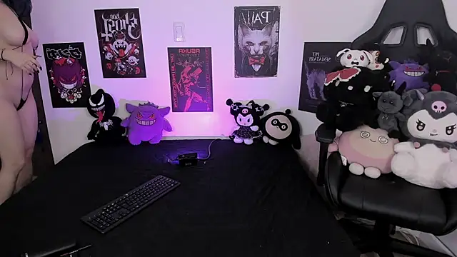 raven  white1 online show from 25, 3, 2026