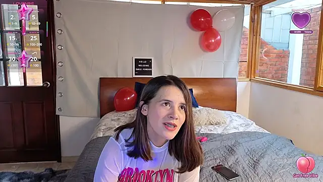 Snapshot of SexLaura_ chatting on 25, 1, 2025 SexLaura online show from 25, 1, 2025