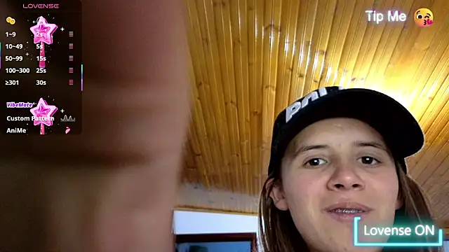 Snapshot of SexLaura_ chatting on 28, 1, 2025 SexLaura online show from 28, 1, 2025