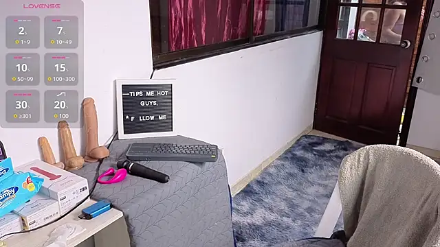 Snapshot of SexLaura_ chatting on 20, 3, 2025 SexLaura online show from 20, 3, 2025