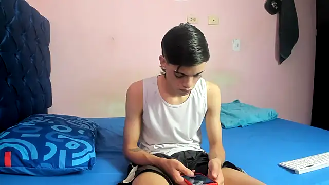 Latinos 2001 online show from 15, 3, 2026