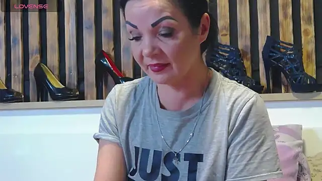 Tory Lovi online show from 5, 4, 2026