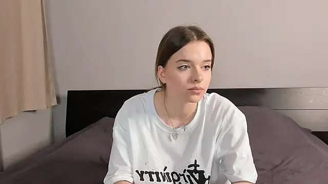 Snapshot of MonaClive chatting on 19, 1, 2025 MonaClive online show from 19, 1, 2025