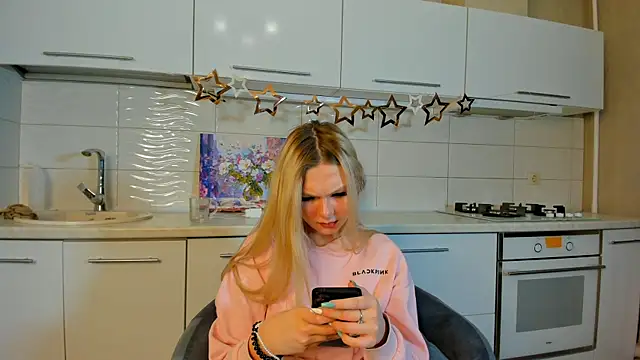 Snapshot of SynnoveEyre chatting on 7, 2, 2025 SynnoveEyre online show from 7, 2, 2025