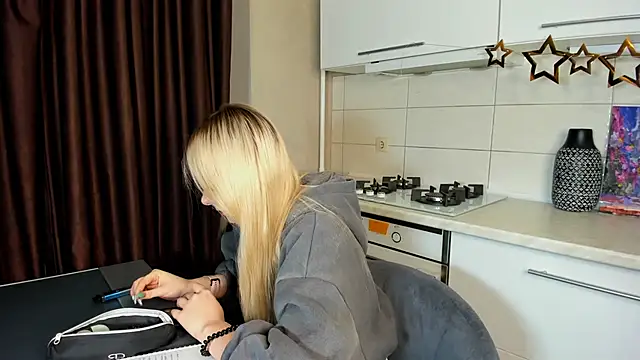 Snapshot of SynnoveEyre chatting on 14, 2, 2025 SynnoveEyre online show from 14, 2, 2025