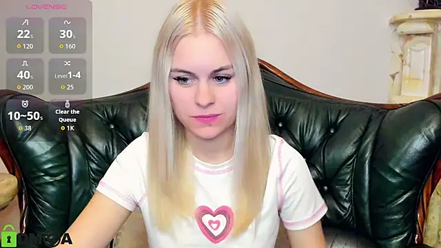 Snapshot of HillEva chatting on 24, 9, 2025 HillEva online show from 24, 9, 2025