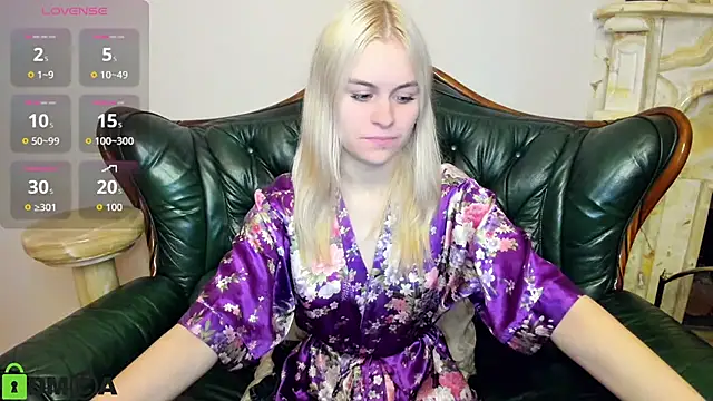 Snapshot of HillEva chatting on 9, 10, 2025 HillEva online show from 9, 10, 2025