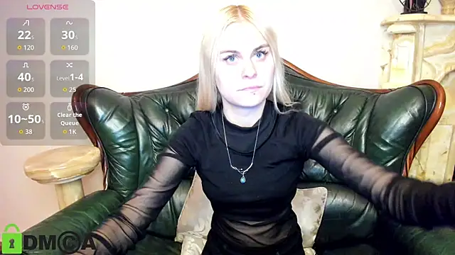 Snapshot of HillEva chatting on 13, 10, 2025 HillEva online show from 13, 10, 2025