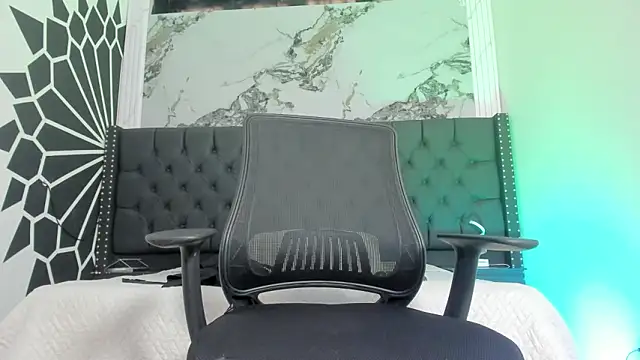 Snapshot of EthaanCox chatting on 9, 3, 2026 EthaanCox online show from 9, 3, 2026