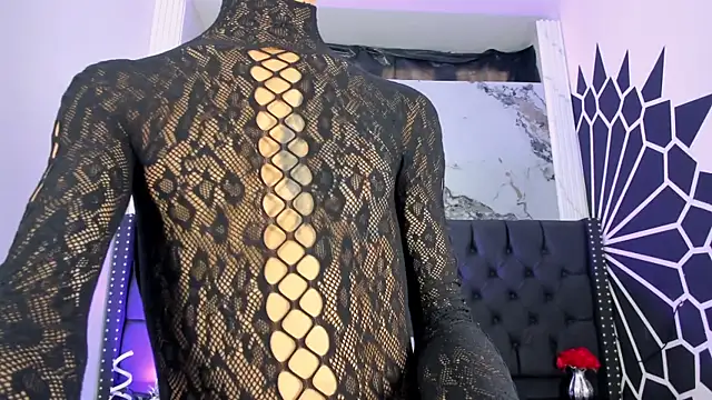 Snapshot of EthaanCox chatting on 5, 4, 2026 EthaanCox online show from 5, 4, 2026