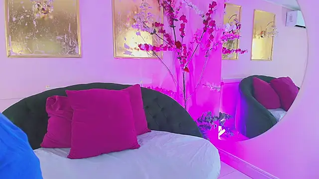 Snapshot of scarlette69 chatting on 1, 4, 2026 scarlette69 online show from 1, 4, 2026